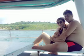 Thú vị chuyện tình cặp đôi chị em, chàng hơn nàng 80kg