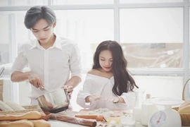 Anh trai - em gái phiên bản Việt đón 1/6 trong... nhà bếp