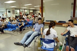 Cận cảnh người Hà Nội xếp hàng hiến máu giải nguy