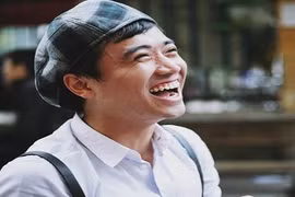 Nụ cười trẻ thơ của thầy giáo tiểu học đẹp trai mê hát