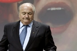 Blatter cò quay xin rút quyết định từ chức