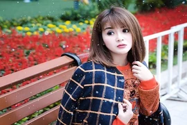 Cô giáo hot girl thích mặc váy ngắn khoe ảnh đón Giáng sinh 