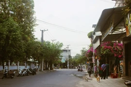 Sau loạt vụ ngộ độc thực phẩm, Nha Trang sạch bóng hàng rong cổng trường