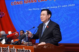 Chủ tịch Quốc hội tiếp xúc cử tri là công nhân, người lao động Hải Phòng