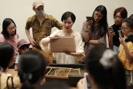 Tiếp nối truyền thống để giấy dó 'hồi sinh'