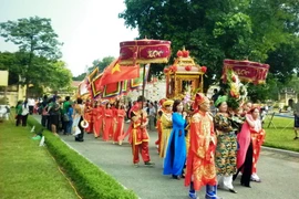 Tuổi thơ tôi, mùa xuân và hội làng