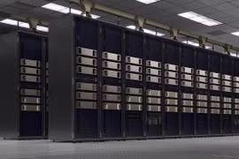 Soi chi tiết đắt đỏ bên trong 'siêu máy tính' huấn luyện AI