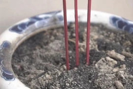 Rút chân hương trước hay sau lễ cúng ông Công ông Táo?