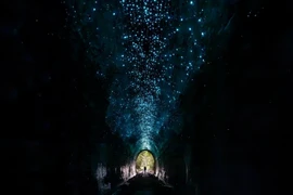 Vệt sáng kỳ lạ khiến đường hầm bị bỏ hoang hồi sinh