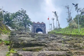 Tận mục 'cổng trời’ trăm năm trên đỉnh Đèo Ngang