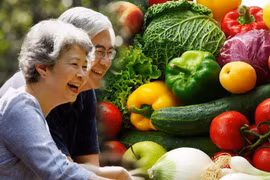 Bà cụ 98 tuổi mắc COVID-19 nhưng siêu khỏe khiến BS kinh ngạc, 10 năm không ốm chỉ nhờ 1 lời khuyên của các cụ