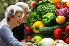 Bà cụ 98 tuổi mắc COVID-19 nhưng siêu khỏe khiến BS kinh ngạc, 10 năm không ốm chỉ nhờ 1 lời khuyên của các cụ