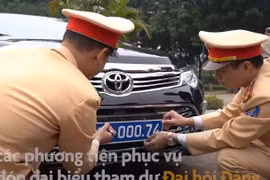 Video: Gắn biển số mới cho dàn xe phục vụ Đại hội Đảng