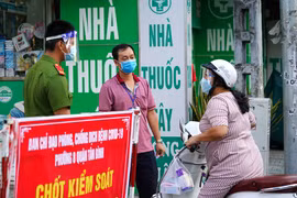 Phòng chống dịch COVID-19: TP HCM ra chỉ thị tăng giãn cách