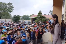 Techcombank, MB được yêu cầu rà soát tài khoản nghệ sĩ làm từ thiện