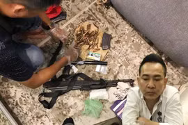 Lạnh gáy xem súng AK, Colt 70 cùng kho đạn của tên trùm ma túy