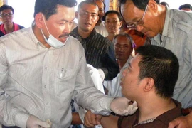 Lương y Võ Hoàng Yên bị tố lừa đảo: Nhiều địa phương cấp phép chữa bệnh... trách nhiệm ai? 