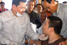 Lương y Võ Hoàng Yên bị tố lừa đảo: Nhiều địa phương cấp phép chữa bệnh... trách nhiệm ai? 