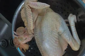 'Mẹ đảm' bật mí cách buộc và luộc gà cúng Giao thừa nhưng vẫn bị nhắc nhở