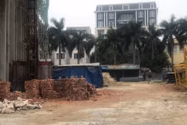 Vụ rơi thang tời chở nhiều công nhân: Một nạn nhân tử vong, nhiều người khác đang cấp cứu