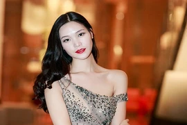 Hoa hậu Thùy Dung diện váy trễ nải đi dự tiệc