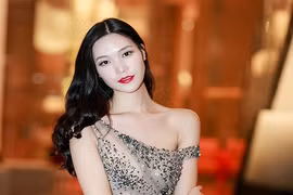 Hoa hậu Thùy Dung diện váy trễ nải đi dự tiệc