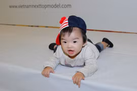 Con gái Xuân Lan đùa nghịch trong hậu trường Next Top