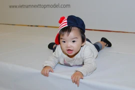 Con gái Xuân Lan đùa nghịch trong hậu trường Next Top