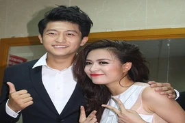 “Người yêu tin đồn” đến cổ vũ Hoàng Thùy Linh làm show