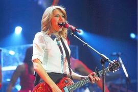 Taylor Swift là nghệ sỹ kiếm tiền giỏi nhất