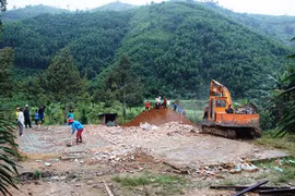 Đau thắt lòng vụ nổ vì cưa đạn pháo cướp đi sinh mạng 6 người