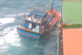 Liên lạc tàu nước ngoài cứu thành công 6 ngư dân