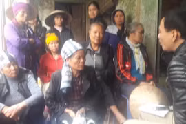 Video: Cả làng náo loạn vì chơi hụi ở Hà Nội