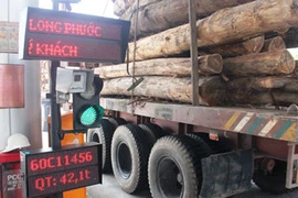 Tài xế xe quá tải bị buộc quay đầu trên cao tốc HLD