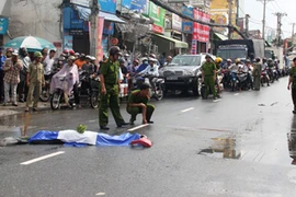 Phóng nhanh để tránh mưa, người đàn ông đâm xe tử vong