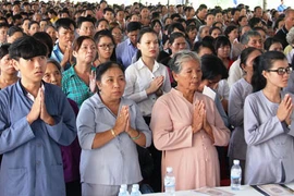 TP HCM: Hàng nghìn người dự lễ cầu siêu, Vu lan rằm tháng 7