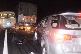Tông xe liên hoàn ở cao tốc, nhiều người bị thương