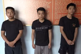 Nhóm đối tượng tại công an.