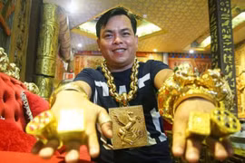 Trả hồ sơ điều tra bổ sung vụ Phúc X O đại gia đeo vàng giả nhiều nhất Việt Nam