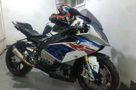 Nhận được tin nhắn người lạ, chủ xe mô tô BMW S1000RR trị giá hơn nửa tỷ đồng bị mất trộm tìm thấy xe ở Sài Gòn.