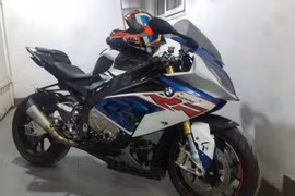 Nhận được tin nhắn người lạ, chủ xe mô tô BMW S1000RR trị giá hơn nửa tỷ đồng bị mất trộm tìm thấy xe ở Sài Gòn.