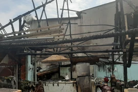 6 người thoát khỏi biển lửa ở quán thịt chó lúc rạng sáng.