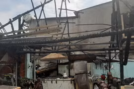 6 người thoát khỏi biển lửa ở quán thịt chó lúc rạng sáng.