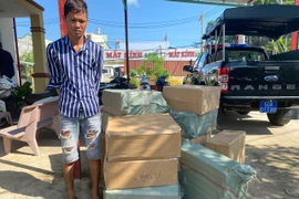 Đối tượng cùng tang vật thu giữ.