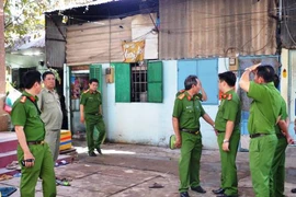 Công an khám nghiệm 1 vụ nổ trước đó.