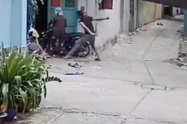 Kêu con trai vào ăn cơm, 2 vợ chồng già gần 60 tuổi bị đánh ở Sài Gòn.