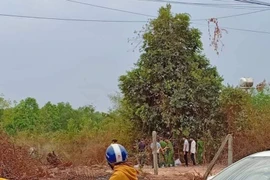 Công an khám nghiệm hiện trường.