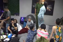 Hàng chục “dân chơi” thác loạn ma tuý trong căn phòng ở toà nhà cao tầng trung tâm Sài Gòn.