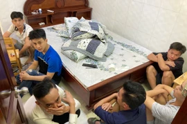 Nhóm "dân chơi" lúc công an ập vào 