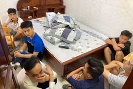 Nhóm "dân chơi" lúc công an ập vào 